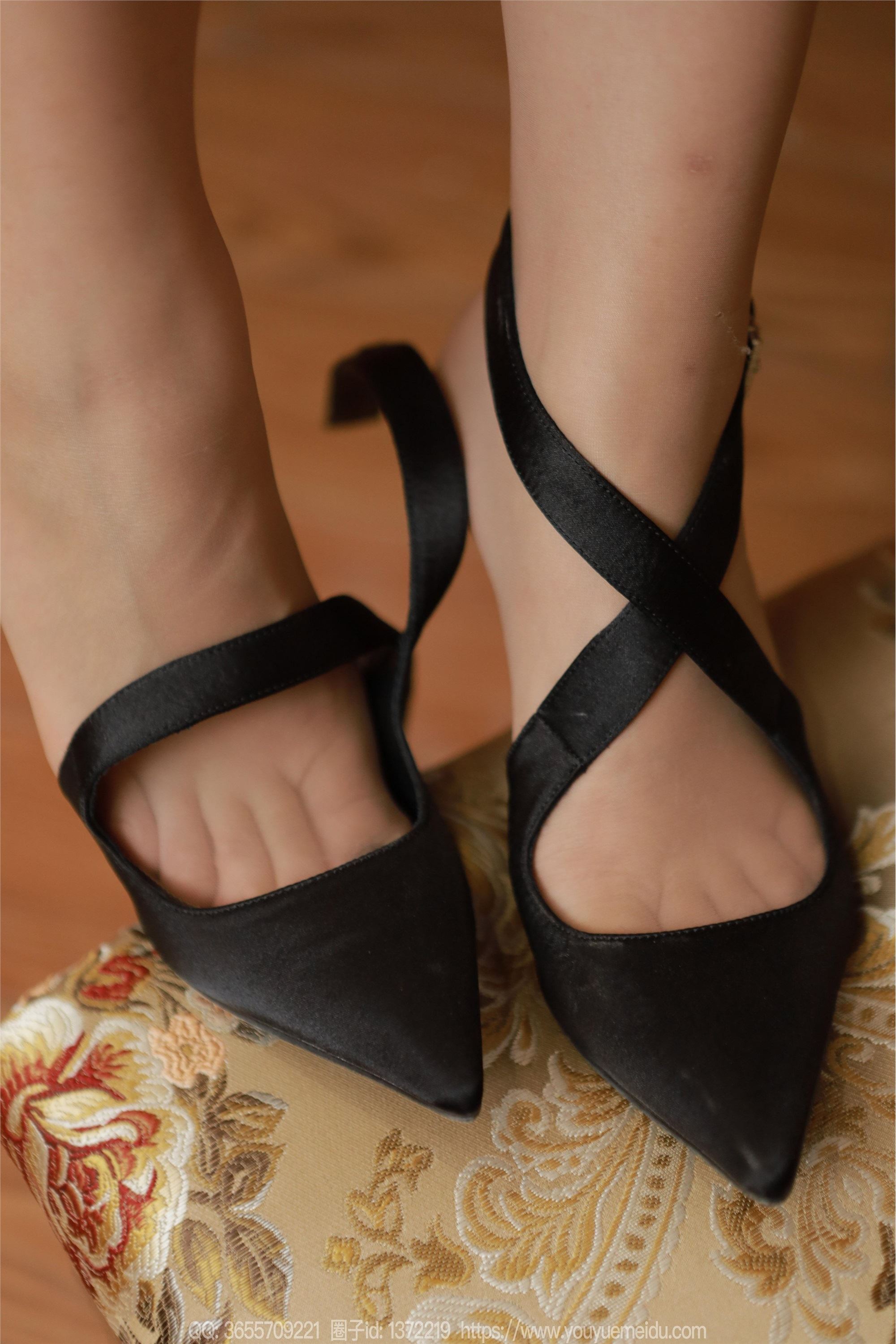 IESS异思趣向  2024.10.01 丝享家 1860 小婕《露肩旗袍》